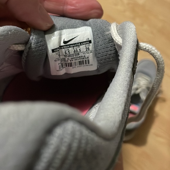 Nike women’s sneakers size 9.  Worn but good condition. - Picture 2 of 5